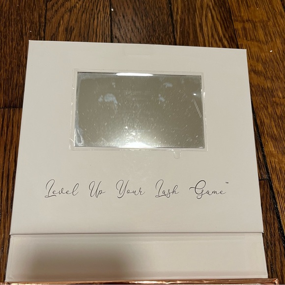 False Lashes - Picture 3 of 4